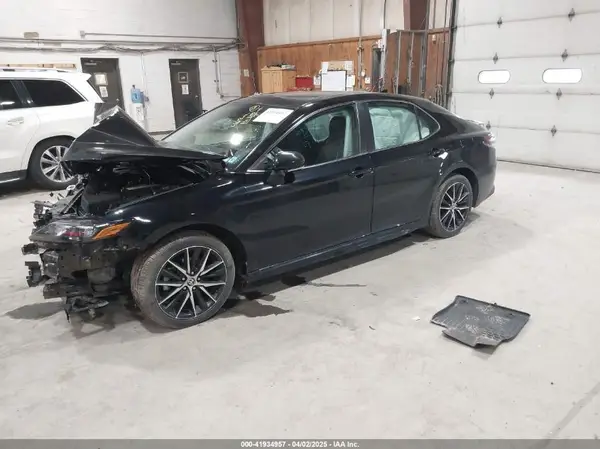 4T1T11AK2MU483971 2021 TOYOTA CAMRY - Image 2