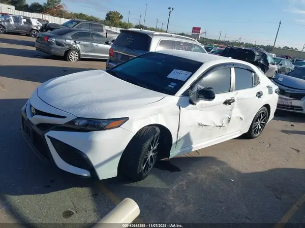 4T1T11AK2MU512949 2021 TOYOTA CAMRY - Image 2