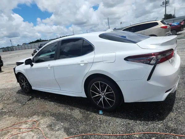 4T1T11AK2MU519500 2021 TOYOTA CAMRY - Image 2