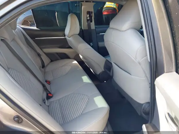 4T1T11AK2MU566770 2021 TOYOTA CAMRY - Image 8