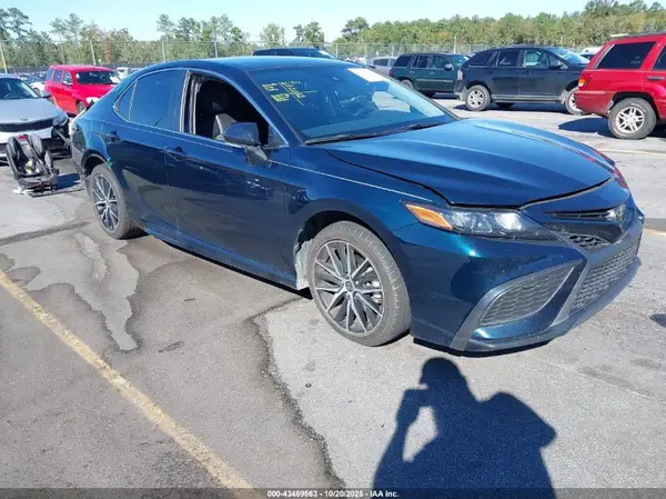4T1T11AK2MU599364 2021 TOYOTA CAMRY - Image 1