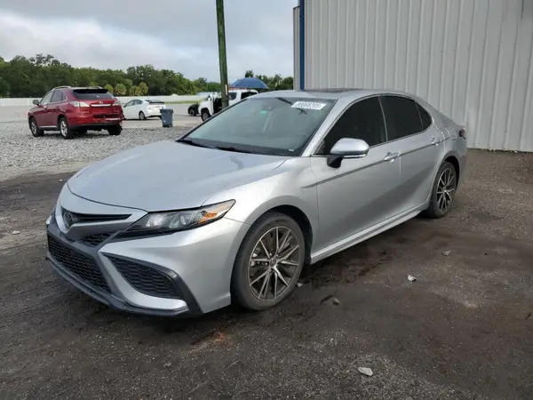 4T1T11AK2MU60636 2021 TOYOTA CAMRY - Image 1
