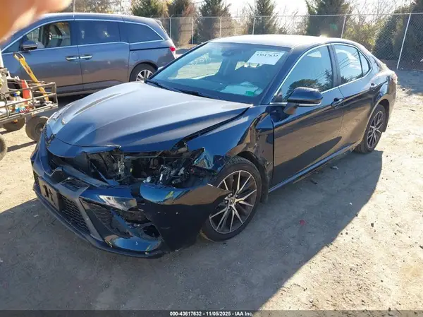 4T1T11AK2MU616857 2021 TOYOTA CAMRY - Image 2
