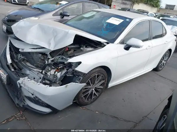 4T1T11AK2NU016681 2022 TOYOTA CAMRY - Image 2