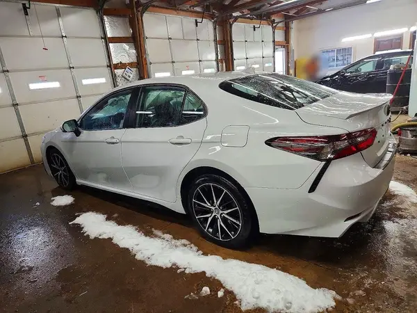 4T1T11AK2NU022822 2022 TOYOTA CAMRY - Image 2