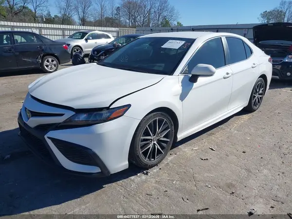 4T1T11AK2NU042164 2022 TOYOTA CAMRY - Image 2