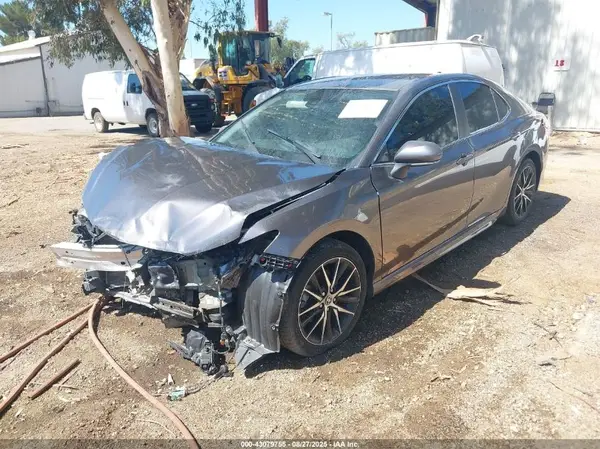 4T1T11AK2NU042715 2022 TOYOTA CAMRY - Image 2