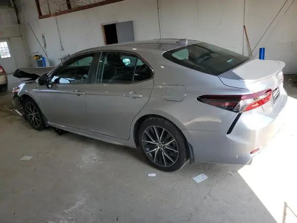 4T1T11AK2NU061426 2022 TOYOTA CAMRY - Image 2