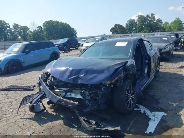 4T1T11AK2NU624510 2022 TOYOTA CAMRY - Image 2