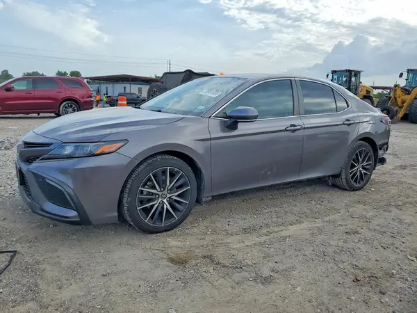 4T1T11AK2NU626161 2022 TOYOTA CAMRY - Image 1