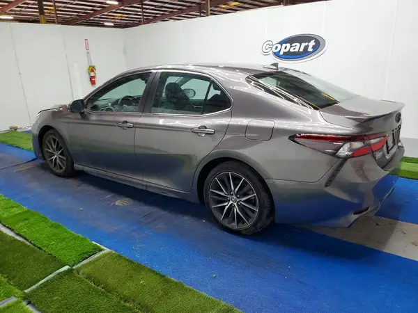 4T1T11AK2NU656390 2022 TOYOTA CAMRY - Image 2