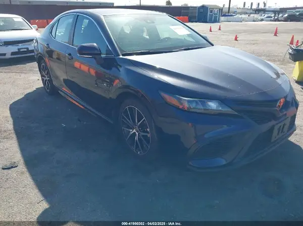 4T1T11AK2NU678485 2022 TOYOTA CAMRY - Image 1