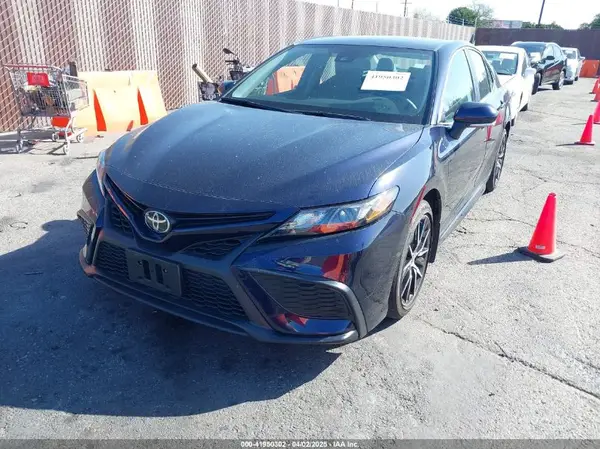 4T1T11AK2NU678485 2022 TOYOTA CAMRY - Image 2