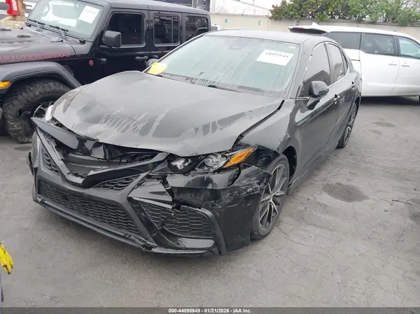 4T1T11AK2NU685730 2022 TOYOTA CAMRY - Image 2