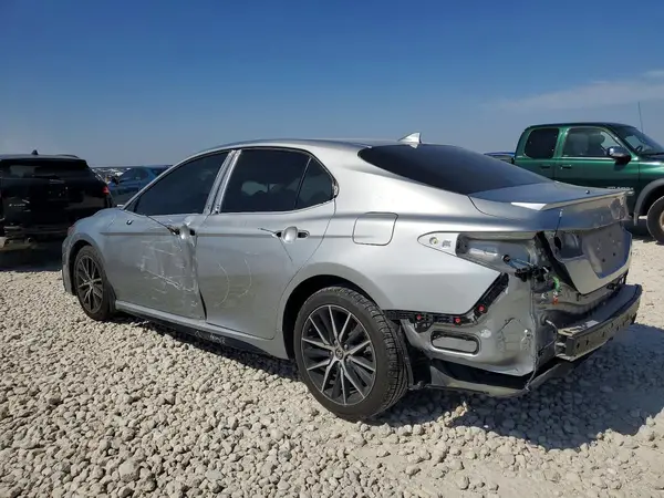 4T1T11AK2NU687588 2022 TOYOTA CAMRY - Image 2
