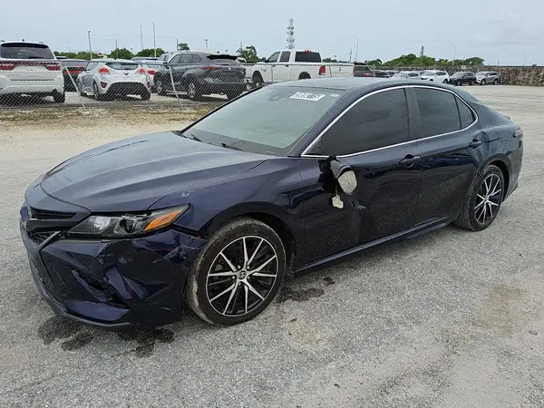 4T1T11AK2NU689292 2022 TOYOTA CAMRY - Image 1
