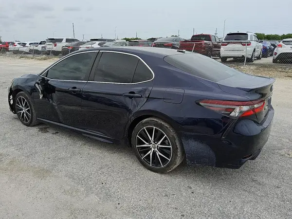 4T1T11AK2NU689292 2022 TOYOTA CAMRY - Image 2