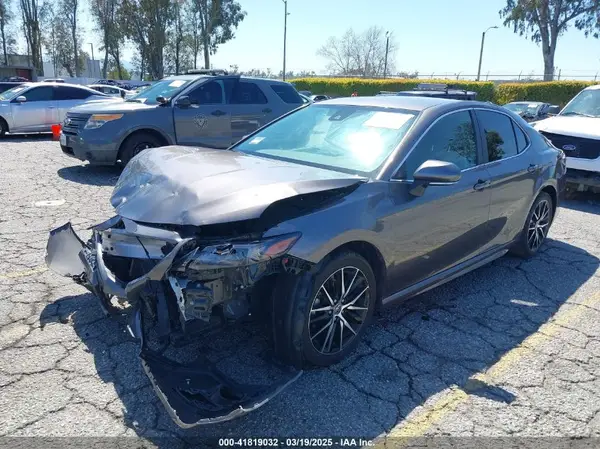 4T1T11AK2NU701442 2022 TOYOTA CAMRY - Image 2