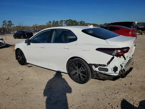 4T1T11AK2NU702218 2022 TOYOTA CAMRY - Image 2