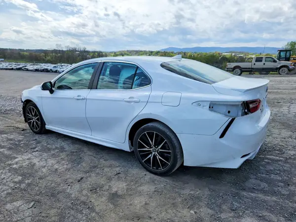 4T1T11AK2NU702798 2022 TOYOTA CAMRY - Image 2
