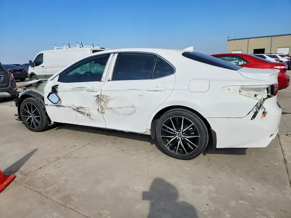 4T1T11AK2NU703014 2022 TOYOTA CAMRY - Image 2
