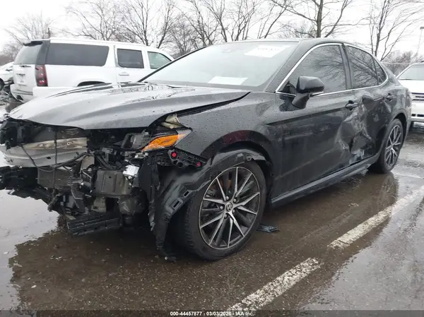 4T1T11AK2NU703224 2022 TOYOTA CAMRY - Image 2