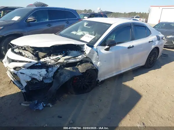 4T1T11AK2NU705586 2022 TOYOTA CAMRY - Image 2