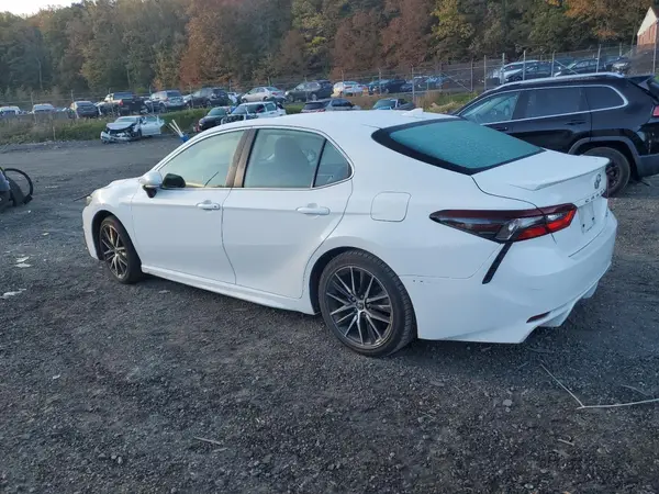 4T1T11AK2NU718435 2022 TOYOTA CAMRY - Image 2