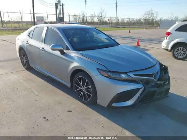 4T1T11AK3MU431765 2021 TOYOTA CAMRY - Image 1