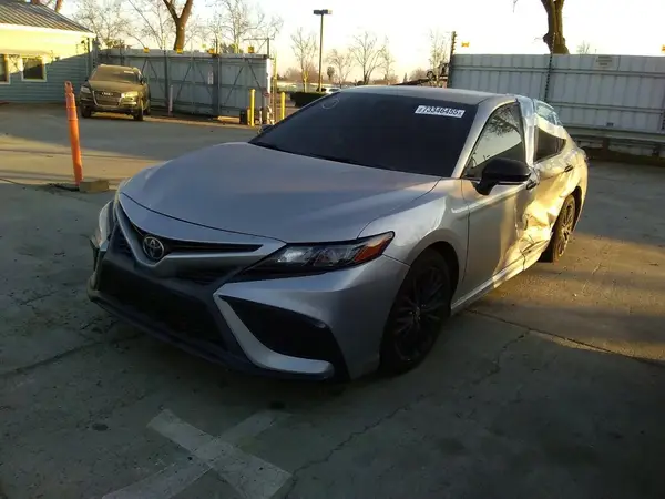 4T1T11AK3MU451014 2021 TOYOTA CAMRY - Image 1