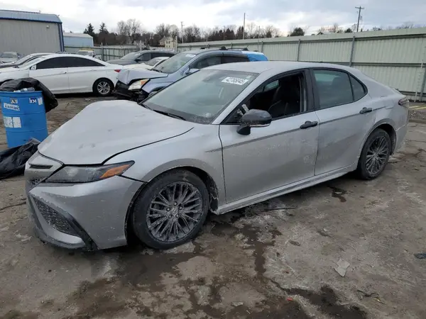 4T1T11AK3MU498365 2021 TOYOTA CAMRY - Image 1