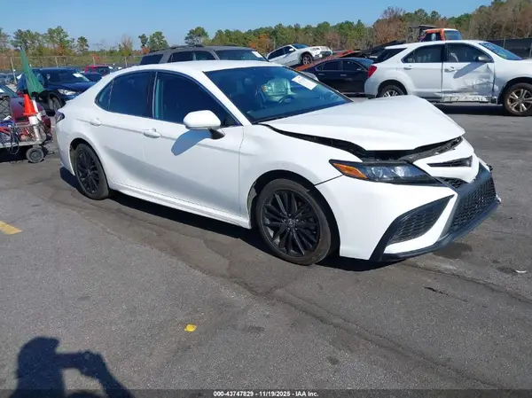 4T1T11AK3MU526388 2021 TOYOTA CAMRY - Image 1