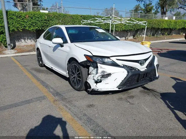 4T1T11AK3MU533843 2021 TOYOTA CAMRY - Image 1
