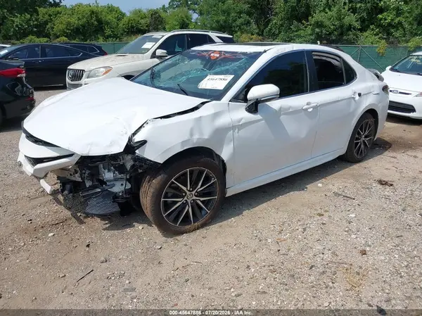 4T1T11AK3MU556703 2021 TOYOTA CAMRY - Image 2