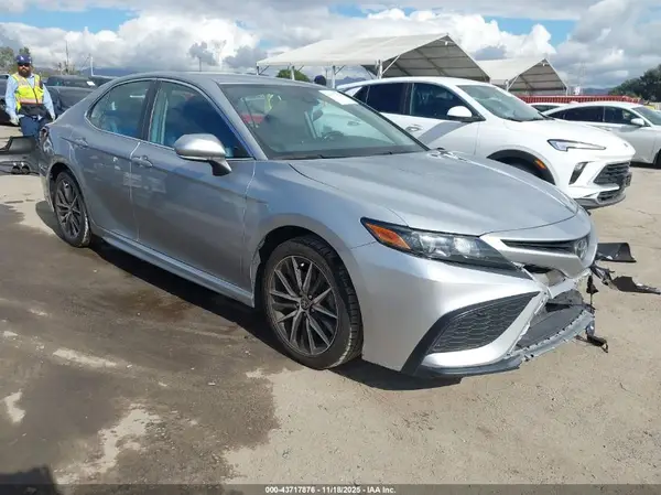 4T1T11AK3MU561500 2021 TOYOTA CAMRY - Image 1