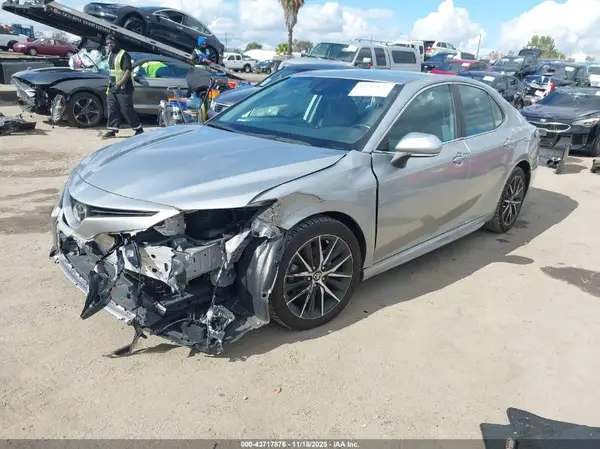 4T1T11AK3MU561500 2021 TOYOTA CAMRY - Image 2