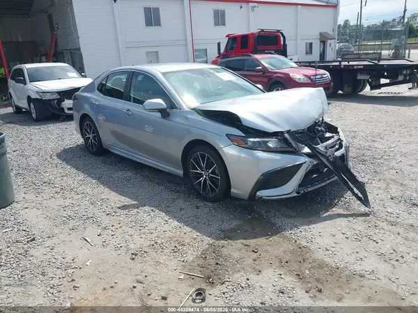 4T1T11AK3MU562646 2021 TOYOTA CAMRY - Image 1