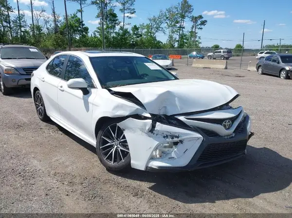 4T1T11AK3MU594562 2021 TOYOTA CAMRY - Image 1