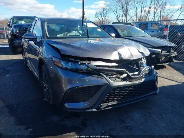 4T1T11AK3NU010968 2022 TOYOTA CAMRY - Image 1