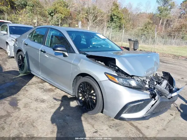 4T1T11AK3NU025700 2022 TOYOTA CAMRY - Image 1