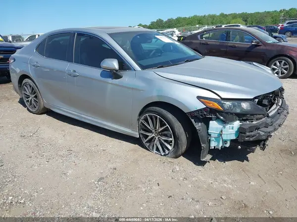 4T1T11AK3NU056705 2022 TOYOTA CAMRY - Image 1