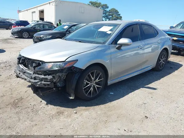 4T1T11AK3NU056705 2022 TOYOTA CAMRY - Image 2