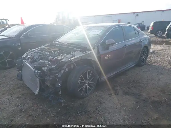 4T1T11AK3NU618585 2022 TOYOTA CAMRY - Image 2