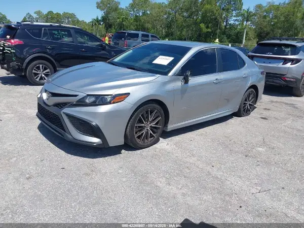 4T1T11AK3NU622393 2022 TOYOTA CAMRY - Image 2