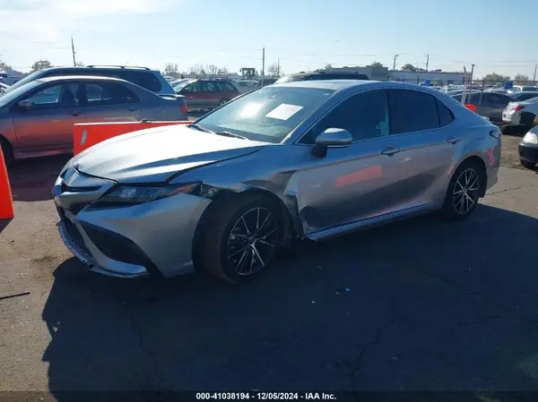 4T1T11AK3NU630736 2022 TOYOTA CAMRY - Image 2