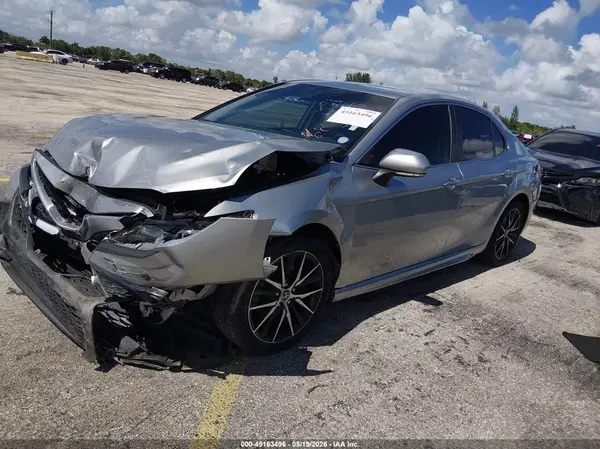 4T1T11AK3NU633667 2022 TOYOTA CAMRY - Image 2