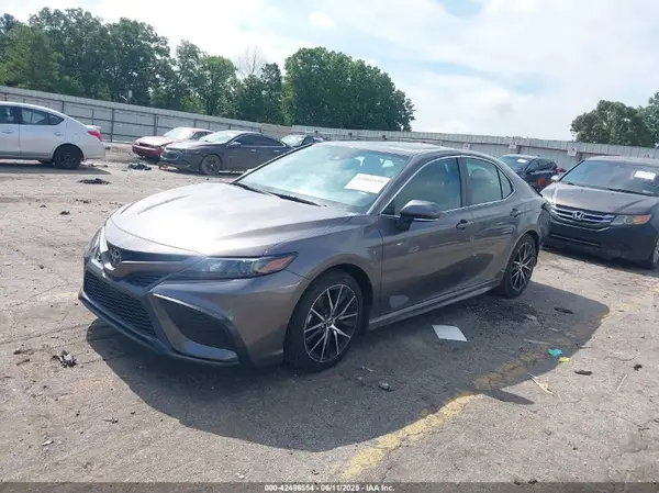 4T1T11AK3NU638464 2022 TOYOTA CAMRY - Image 2