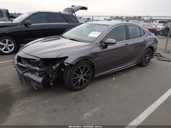 4T1T11AK3NU638593 2022 TOYOTA CAMRY - Image 2