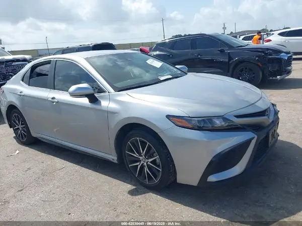 4T1T11AK3NU643468 2022 TOYOTA CAMRY - Image 1