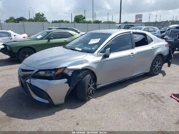 4T1T11AK3NU643468 2022 TOYOTA CAMRY - Image 2